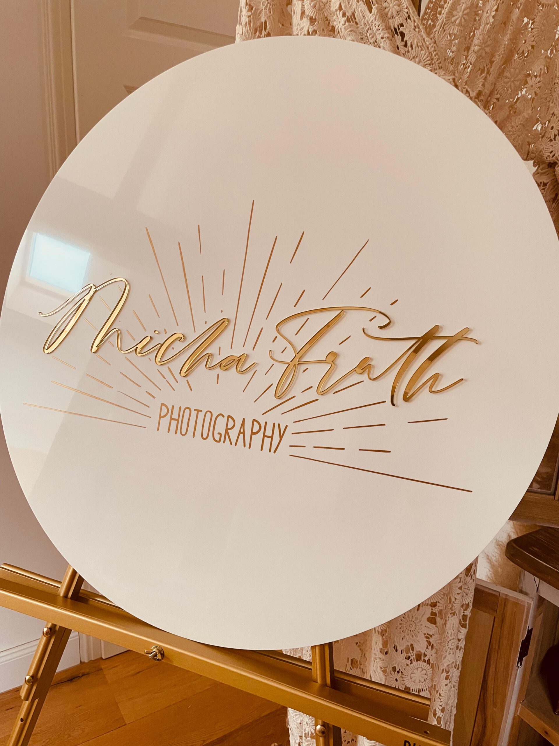 Individuell gestaltetes Acrylschild